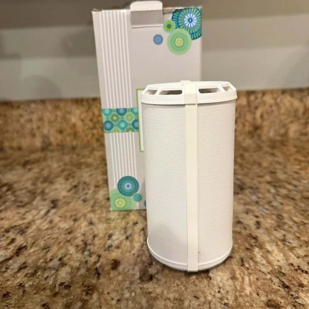 SCENTSY Go Solid White Portable Pod Diffuser Travel Small Space Chargeable
